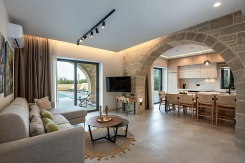 TV and multimedia, Kitchen or kitchenette, Living room, Seating area, Dining area