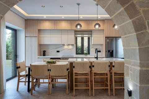 Kitchen or kitchenette, Dining area, stove