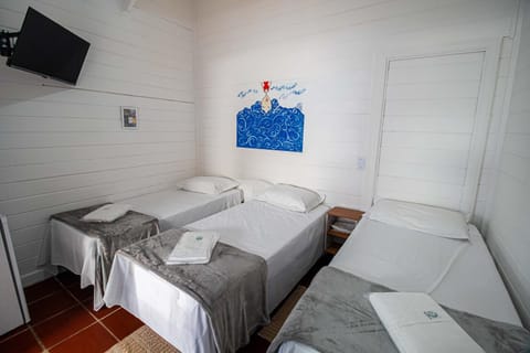 Bed, TV and multimedia, Photo of the whole room, Bedroom, towels