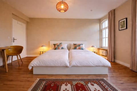 Bed, Photo of the whole room