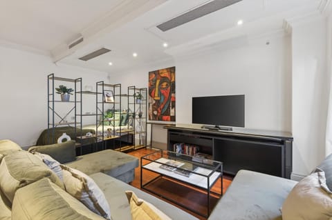 TV and multimedia, Living room, Seating area, Evening entertainment