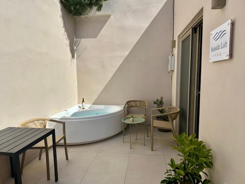 Property building, Hot Tub