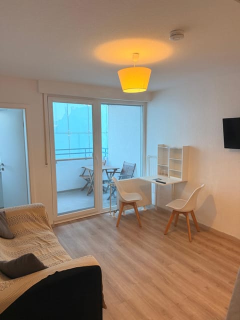 TV and multimedia, Living room, Photo of the whole room, Dining area