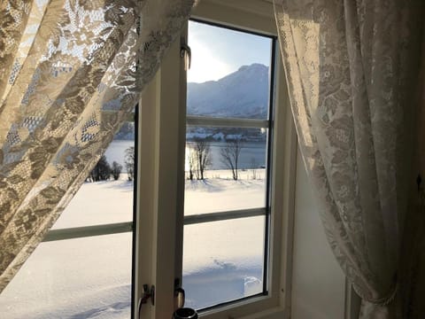 Day, Natural landscape, Winter, Living room, Mountain view