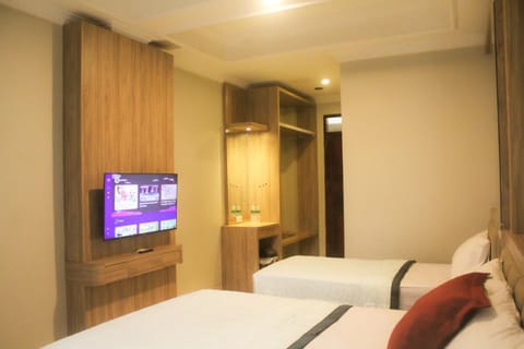 Bed, TV and multimedia, Photo of the whole room, Bedroom, wardrobe