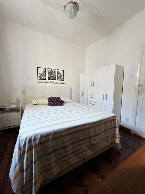 Casa de 2 andares até 7 hóspedes - três quadras do Metrô, Ar condicionado, Wi-Fi 50mps, Garagem Apartment in Santa Teresa