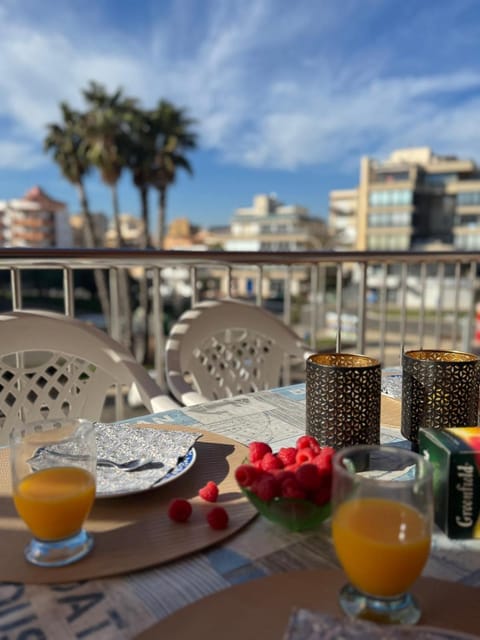Day, Balcony/Terrace, Food and drinks, Breakfast