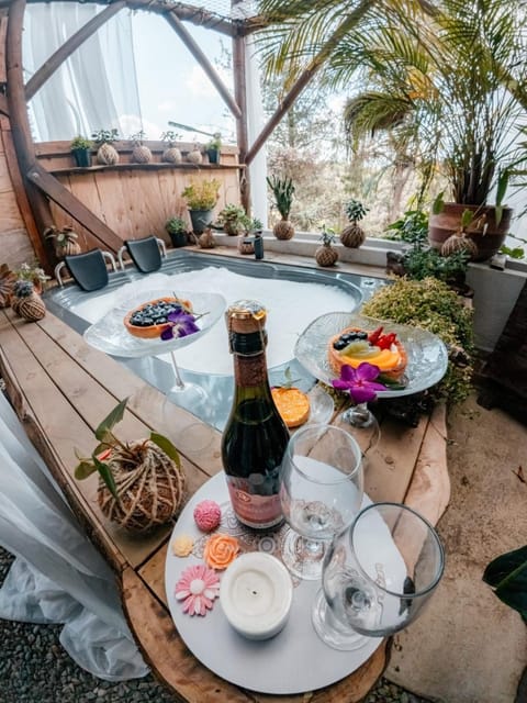 Hot Tub, Food, Garden view