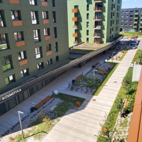 Neighbourhood, Garden, On-site shops, City view, Street view, Supermarket/grocery shop, Location