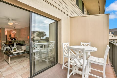 Day, Balcony/Terrace, Seating area