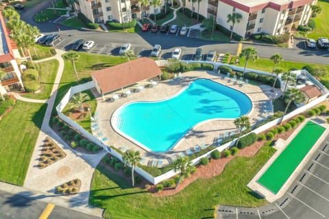 Property building, Day, Bird's eye view, Pool view, Swimming pool, Location, sunbed
