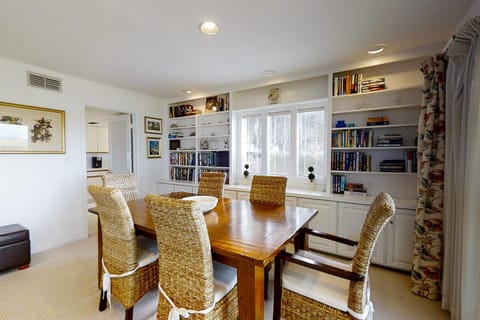 Seating area, Dining area