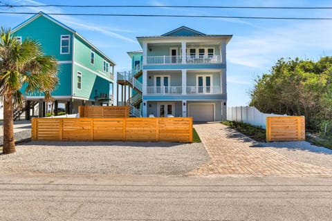 Property building, Facade/entrance, Day