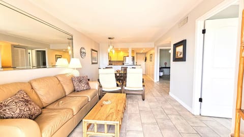 TV and multimedia, Coffee/tea facilities, Kitchen or kitchenette, Living room, Seating area, Dining area, oven