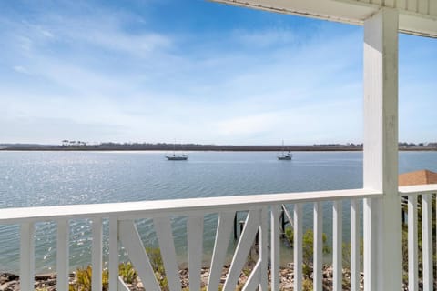 Bart's Back River Retreat House in Tybee Island