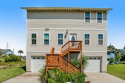 Property building, Facade/entrance, Spring, Day
