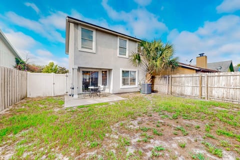 Property building, Facade/entrance, Day