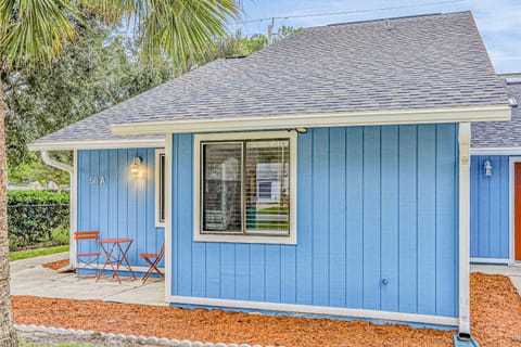 Property building, Patio, Day