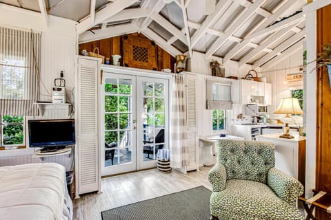 TV and multimedia, Kitchen or kitchenette, Living room