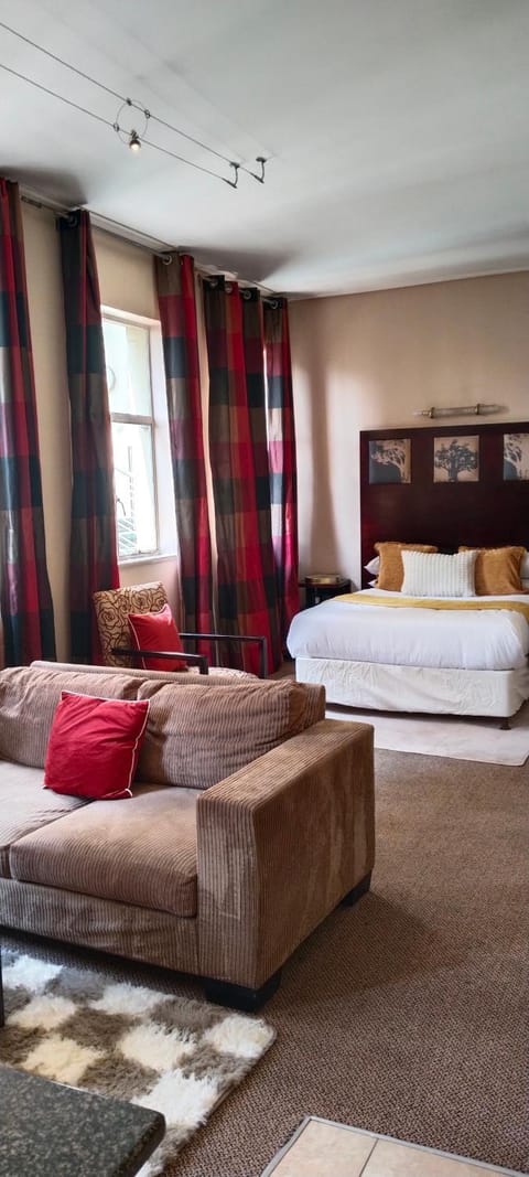 Photo of the whole room, Seating area, Bedroom