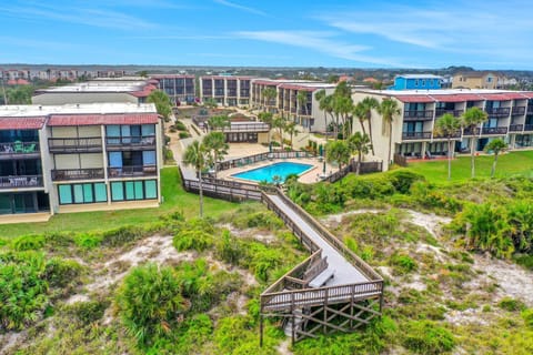 Property building, Day, Natural landscape, Bird's eye view, Pool view