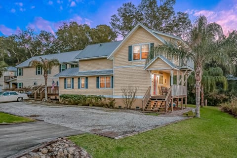 Property building, Day