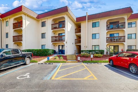 Property building, Day, Parking