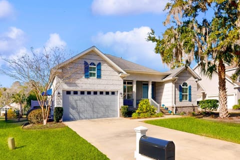 Property building, Day, Garden