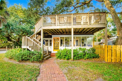 Property building, Facade/entrance, Day, Garden view