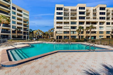 Property building, Pool view, Swimming pool, sunbed