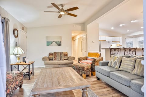 Living room, Seating area