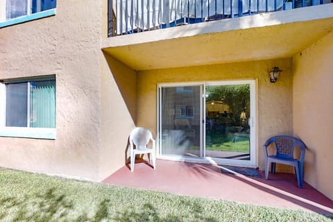 Property building, Facade/entrance, Day