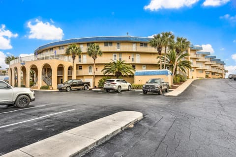 Property building, Day, Parking