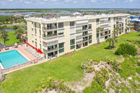 Property building, Day, Bird's eye view, Pool view, Swimming pool, sunbed