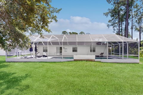 Property building, Day, Pool view, sunbed