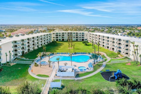 Property building, Day, Bird's eye view, Pool view, Swimming pool, Swimming pool, Location, sunbed
