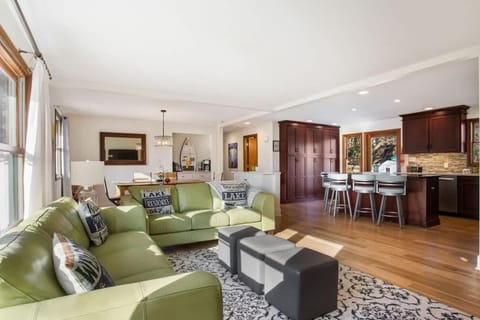 Woodcliff Cottage with Heated Private Pool-Family Friendly House in Holland