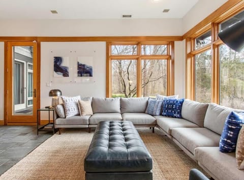 Beautiful Lakescape-4 BR Home with Heated Pool & Rec Space-Family Friendly House in Saugatuck