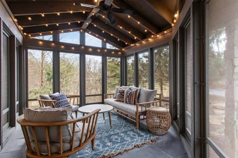 Beautiful Lakescape-4 BR Home with Heated Pool & Rec Space-Family Friendly House in Saugatuck