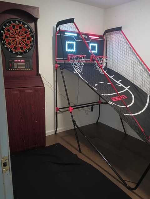 Big saltwater pool, theater room, shuffleboard, electronic darts and basketball House in Hurst