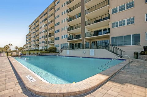 Property building, Day, Swimming pool