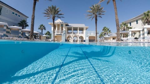 Property building, Day, Swimming pool, Swimming pool, sunbed