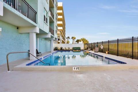 Property building, Day, Swimming pool, Swimming pool