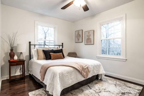 Broad Ripple Falcon Crestview Bungalow-Family Friendly House in Broad Ripple