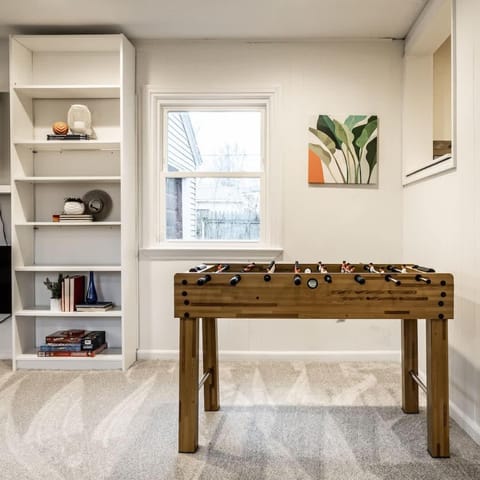 Broad Ripple Falcon Crestview Bungalow-Family Friendly House in Broad Ripple