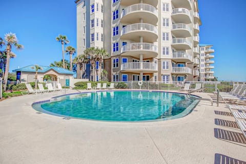 Property building, Day, Swimming pool, Swimming pool