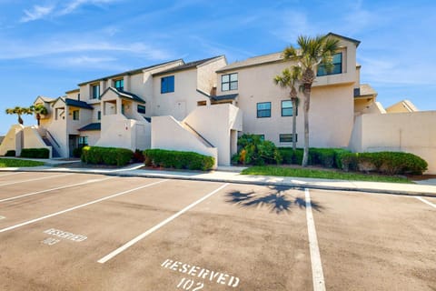 Property building, Day, Parking