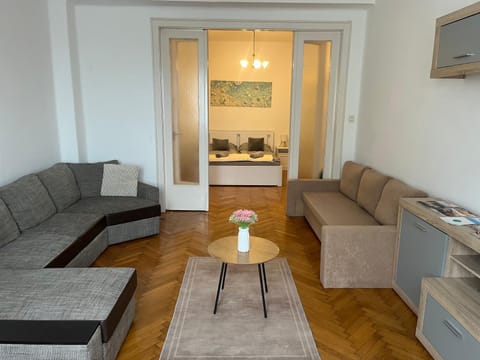 Living room, Photo of the whole room