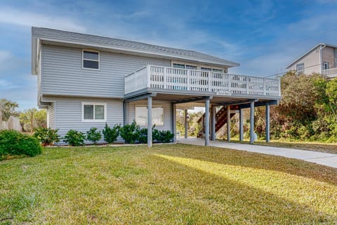 Property building, Facade/entrance, Day, Garden