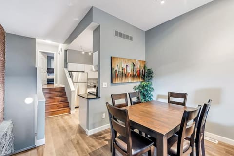 Settle into Soulard 6 beds 2 full baths House in Saint Louis